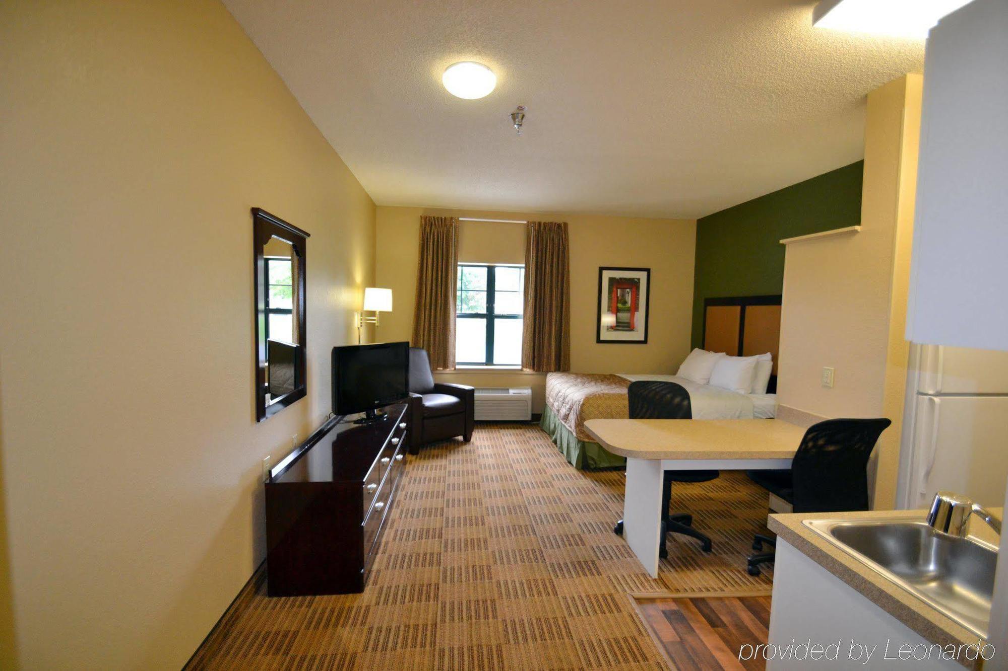 Hotel Extended America - - Suny Albany